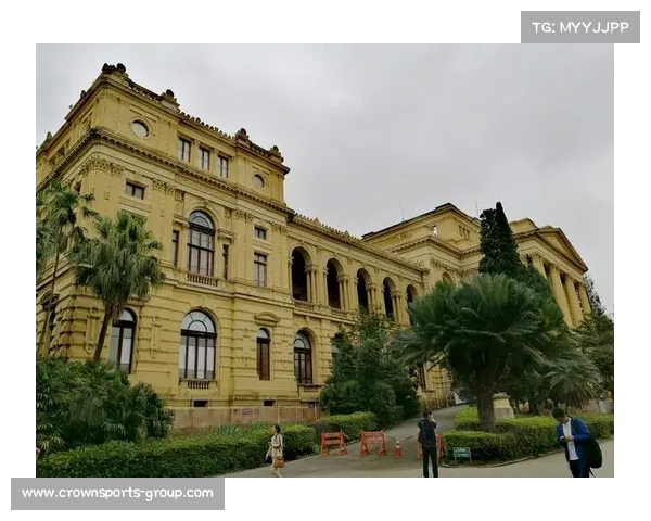 南美杯圣保罗队长丹尼阿尔戈庆祝进球